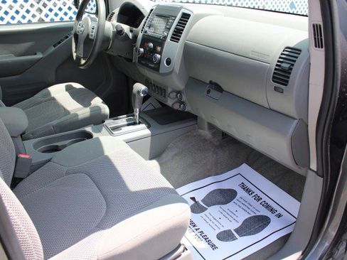 Used 2016 Nissan Frontier SV w/ SV Value Truck Package RWD image 10