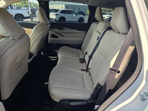 Used 2023 INFINITI QX60 Luxe w/ Performance Audio Package AWD/4WD image 12