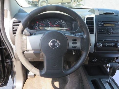 Used 2010 Nissan Frontier SE w/ SE Value Truck Pkg AWD/4WD image 13