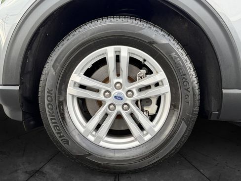 Used 2023 Ford Explorer XLT AWD/4WD image 14