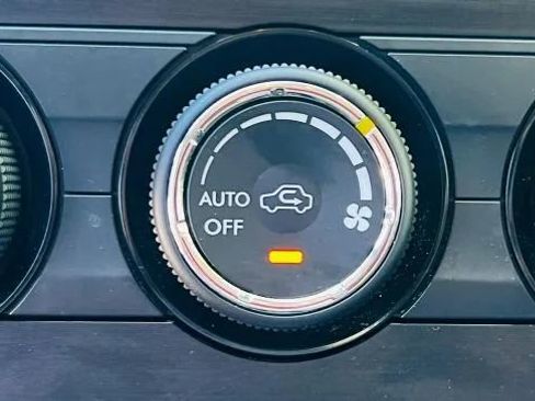 Used 2014 Subaru Crosstrek 2.0i Limited AWD/4WD image 18