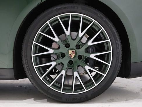 Used 2025 Porsche Panamera 4 image 11