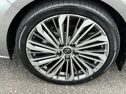Certified 2023 Nissan Altima 2.5 SL FWD image 9