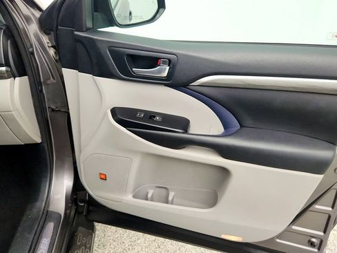 Used 2018 Toyota Highlander Limited Platinum AWD/4WD image 26