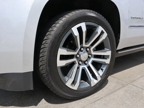 Used 2018 GMC Yukon XL Denali w/ Denali Ultimate Package AWD/4WD image 8