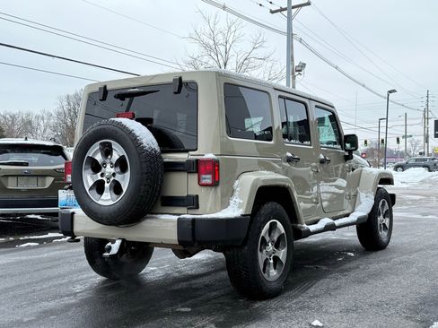 Used 2018 Jeep Wrangler Unlimited Sahara image 4