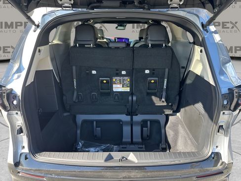 Used 2025 Toyota Sienna Platinum image 30