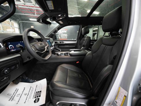 Used 2023 Jeep Wagoneer Series II image 9