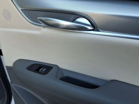 Used 2018 Cadillac XT5 Luxury w/ Driver Awareness Package image 14