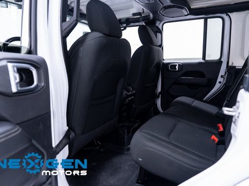 Used 2020 Jeep Wrangler Unlimited Sahara image 34