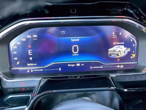 Used 2023 Chevrolet Silverado 1500 High Country w/ Technology Package image 17