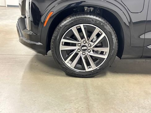 New 2026 Cadillac Vistiq Sport w/ LPO, Floor Liner Package image 8