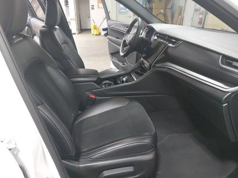 Used 2023 Jeep Grand Cherokee L Laredo AWD/4WD image 10