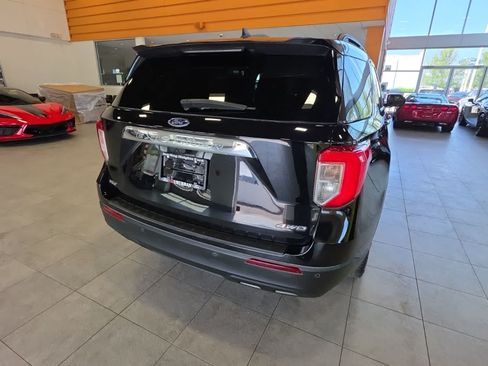 Used 2023 Ford Explorer XLT AWD/4WD image 9