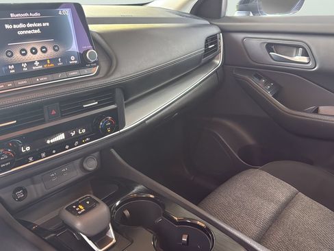 Used 2025 Nissan Rogue SV FWD image 20