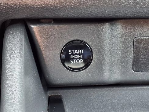 Used 2024 Nissan Rogue SV AWD/4WD image 10