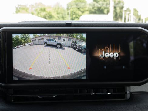 Used 2024 Jeep Wrangler Unlimited AWD/4WD image 39