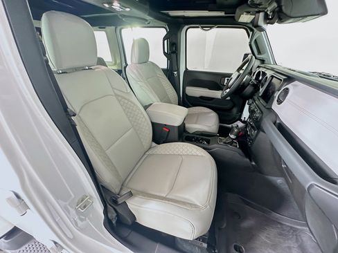 Used 2023 Jeep Wrangler Unlimited Sahara AWD/4WD image 31
