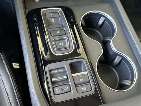 Used 2025 Honda Pilot Touring image 24