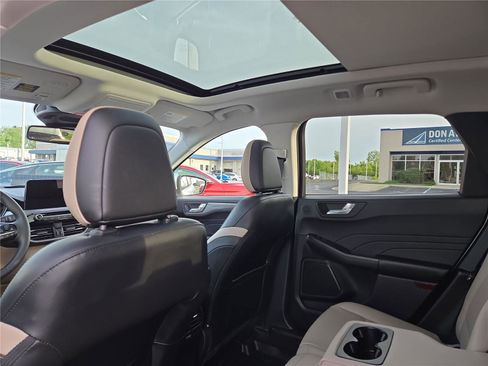 Used 2021 Ford Escape Titanium AWD/4WD image 24