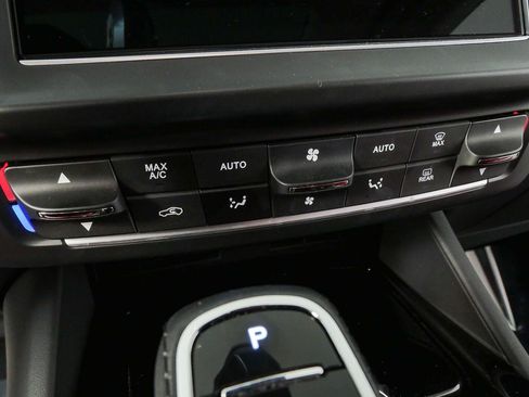 Used 2023 Maserati Levante GT AWD/4WD image 13