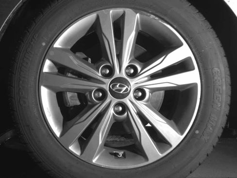 Used 2017 Hyundai Elantra SE w/ SE A/T Tech Package 03 image 9