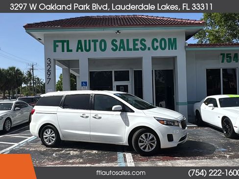 Used 2017 Kia Sedona LX w/ LX Essentials Premium Package FWD image 1