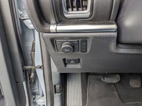 Used 2025 Ford Expedition Platinum w/ Stealth Appearance Package image 31