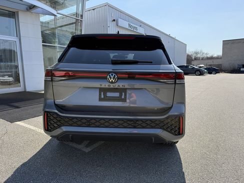 New 2026 Volkswagen Tiguan SE R-Line AWD/4WD image 4