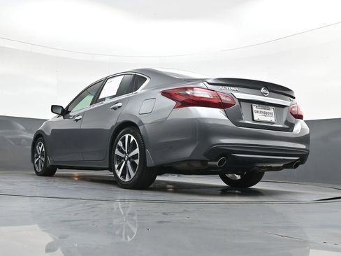 Used 2017 Nissan Altima 2.5 SR FWD image 38