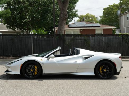 Used 2022 Ferrari F8 Tributo RWD image 8