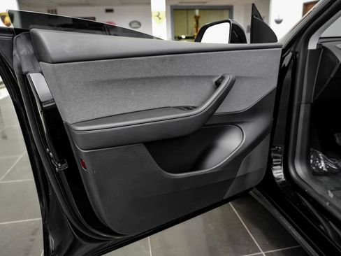 Used 2026 Tesla Model Y 2WD image 41