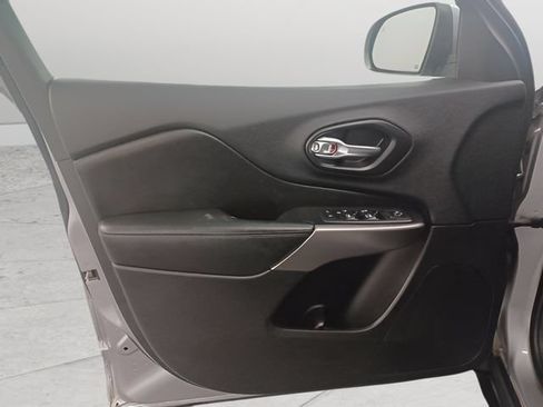Used 2020 Jeep Cherokee Latitude Plus FWD image 14