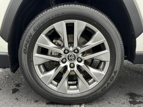Certified 2022 Toyota RAV4 XLE Premium AWD/4WD image 11