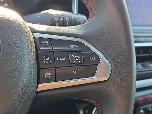 Used 2024 Jeep Compass Trailhawk AWD/4WD image 19