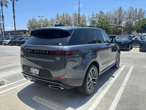 Used 2023 Land Rover Range Rover Sport SE AWD/4WD image 3
