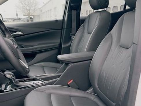 Used 2025 Buick Encore GX Avenir w/ Avenir Technology Package image 36