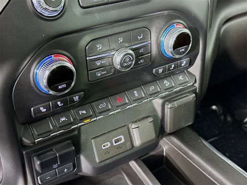 Used 2022 GMC Sierra 1500 Denali w/ Denali Reserve Package image 16