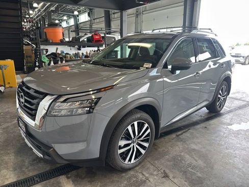 Used 2025 Nissan Pathfinder Platinum w/ Cargo Package AWD/4WD image 1