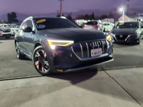 Used 2021 Audi e-tron Prestige w/ Prestige Package image 7