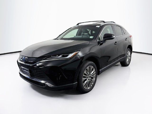 Used 2024 Toyota Venza XLE AWD/4WD image 3
