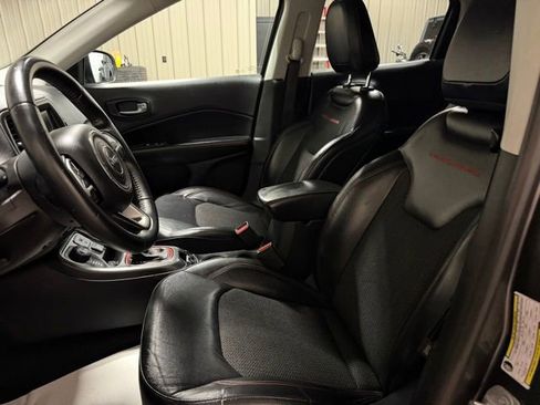 Used 2019 Jeep Compass Trailhawk AWD/4WD image 13