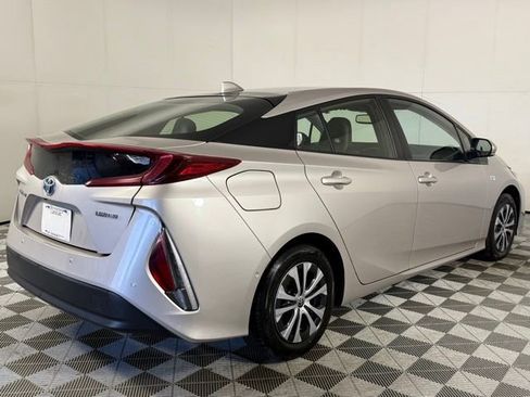 Used 2021 Toyota Prius Prime Limited image 11