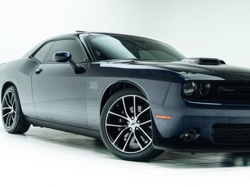 Used 2017 Dodge Challenger R/T Scat Pack RWD image 3