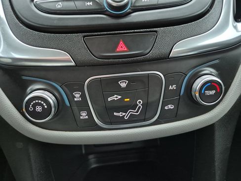 Used 2020 Chevrolet Equinox LS FWD image 17
