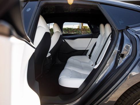 Used 2020 Tesla Model S Performance image 28