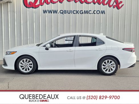 Used 2022 Toyota Camry LE w/ Convenience Package FWD image 4