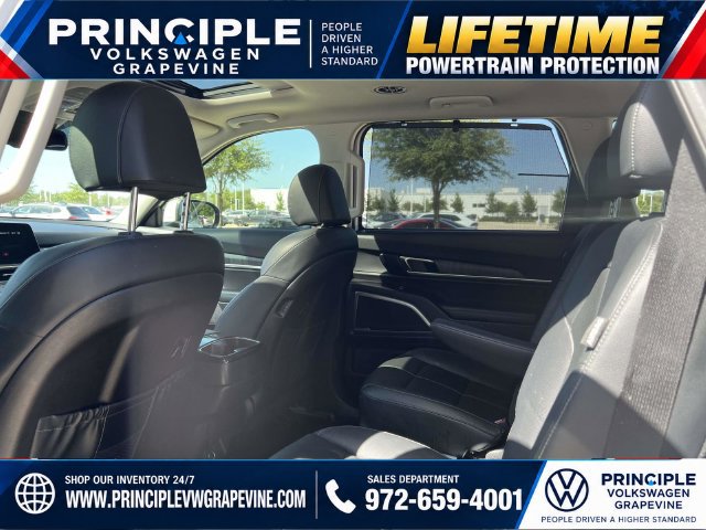 Used 2024 Kia Telluride EX w/ EX Captain's Chair Package FWD image 23
