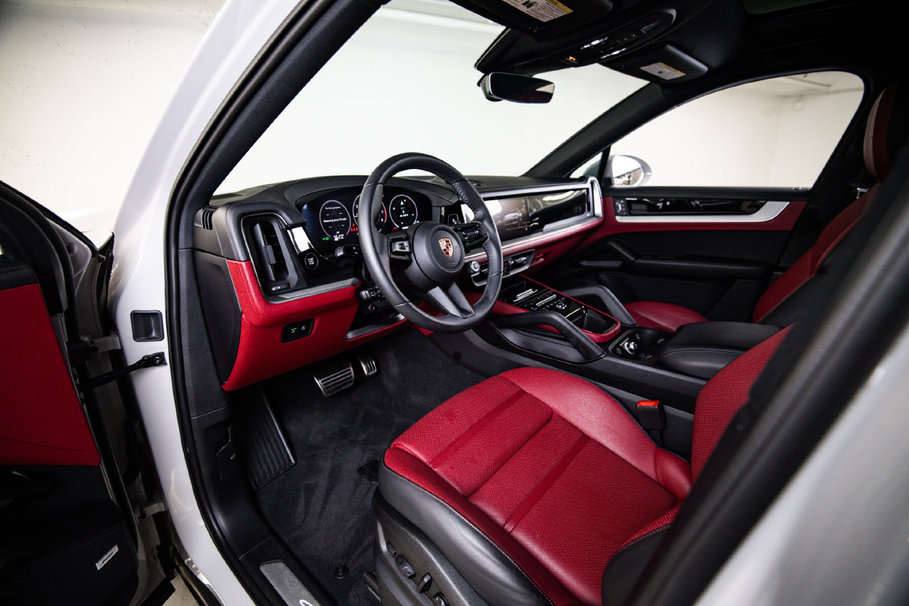 Certified 2026 Porsche Cayenne Coupe AWD/4WD image 4