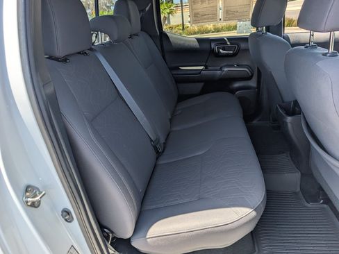 Used 2019 Toyota Tacoma TRD Off-Road w/ Technology Package AWD/4WD image 5